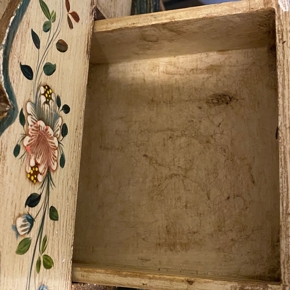 Vintage Floral Painted Wooden Organizer - Picture 7 of 7